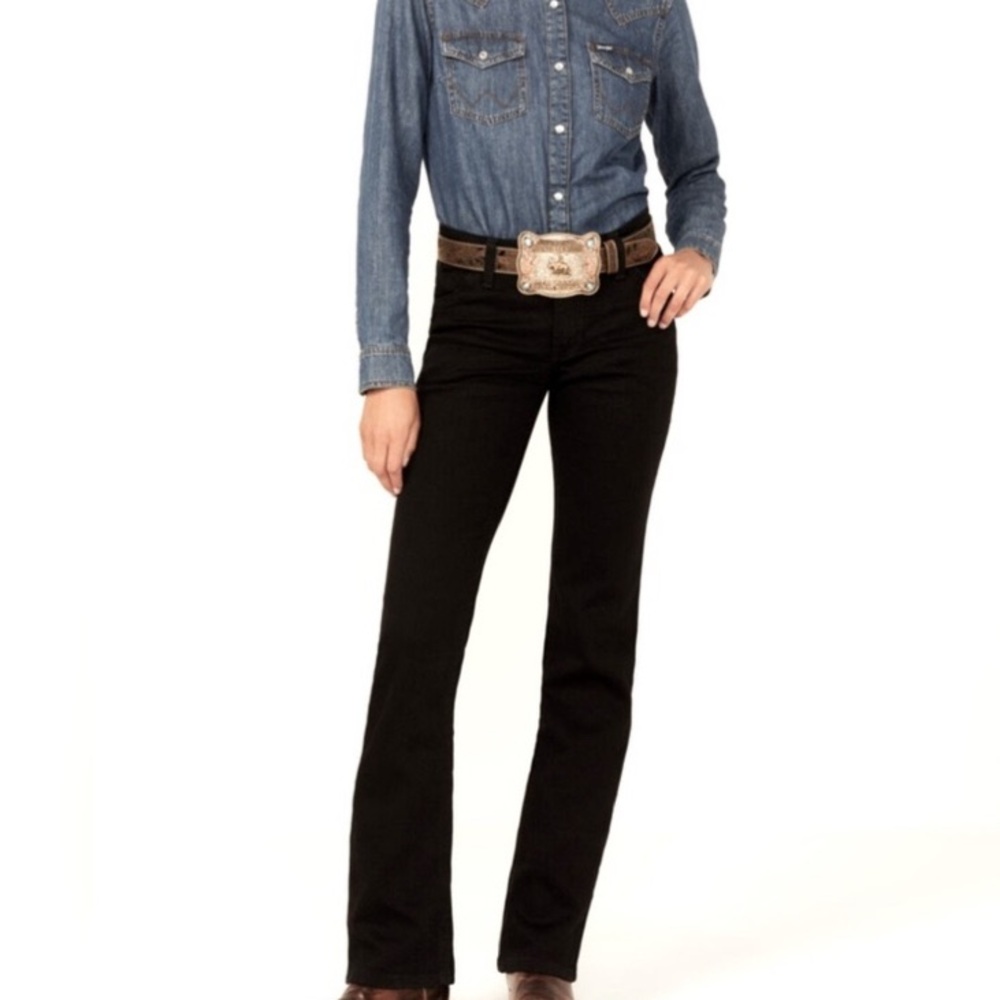 Wrangler Willow Black Ultimate Riding Jean
Higher In Back Fitted Seat and Thigh